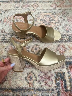 Naturalizer Lily Sandal Gold Platform Block Heel Ankle Strap Open Toe Size 9.5